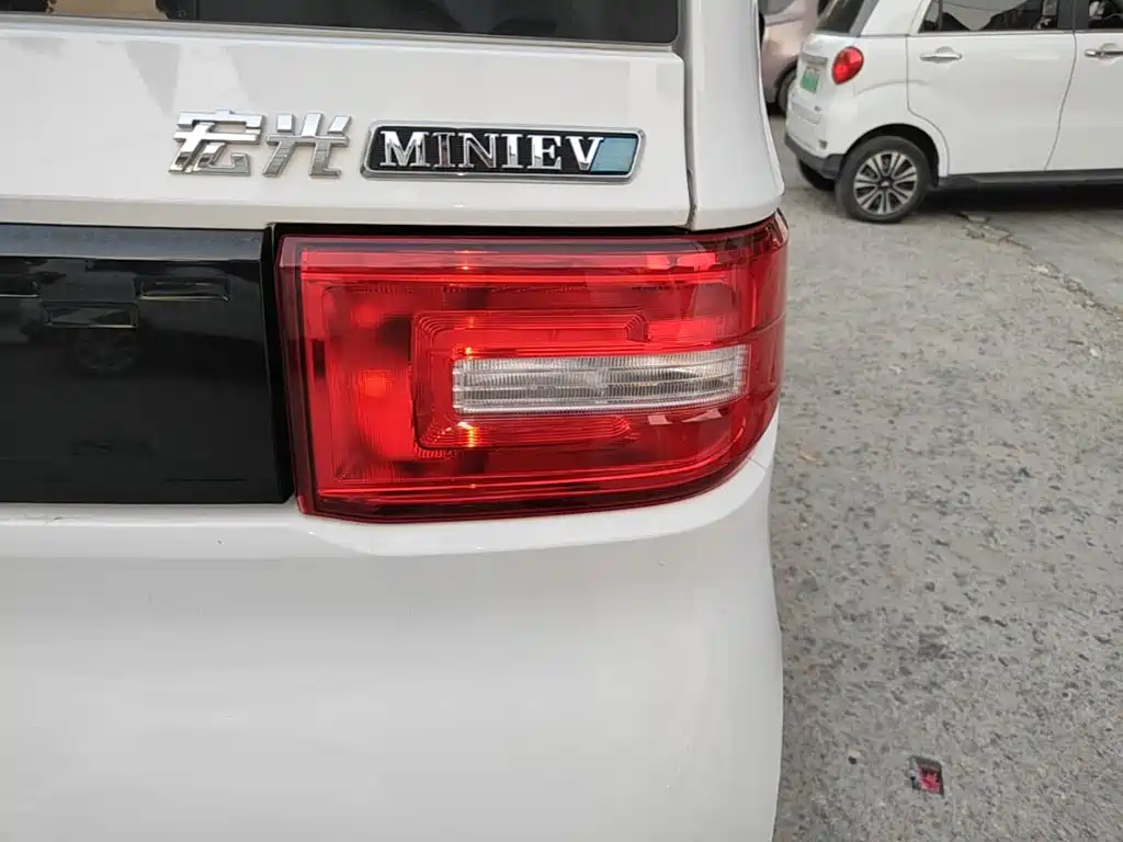 Wuling MINIEV — миниатюра 8
