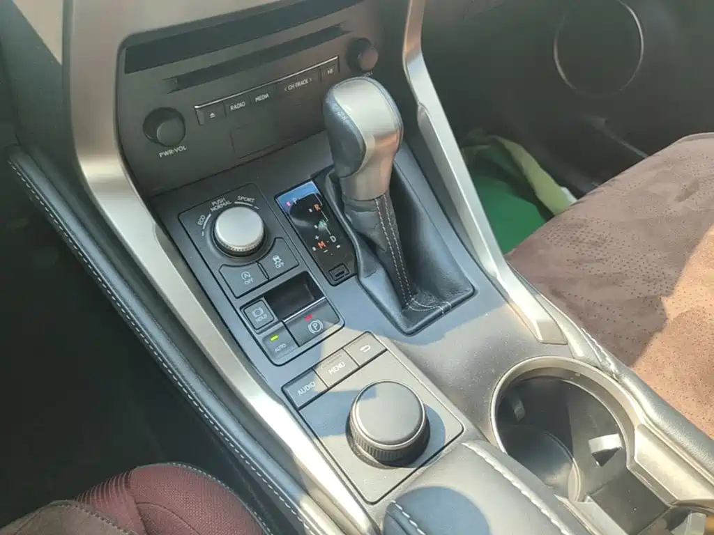Lexus NX — миниатюра 14