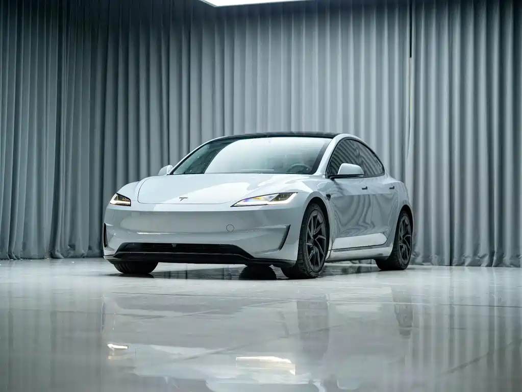 Tesla Model 3 — миниатюра 4