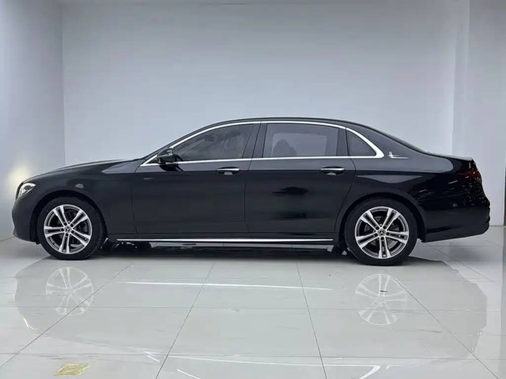 Mercedes-Benz E-Class — миниатюра 6