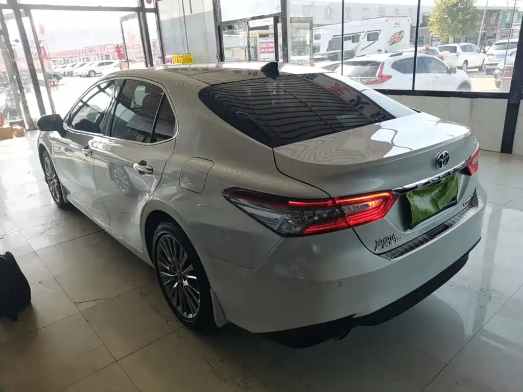 Toyota Camry — миниатюра 5