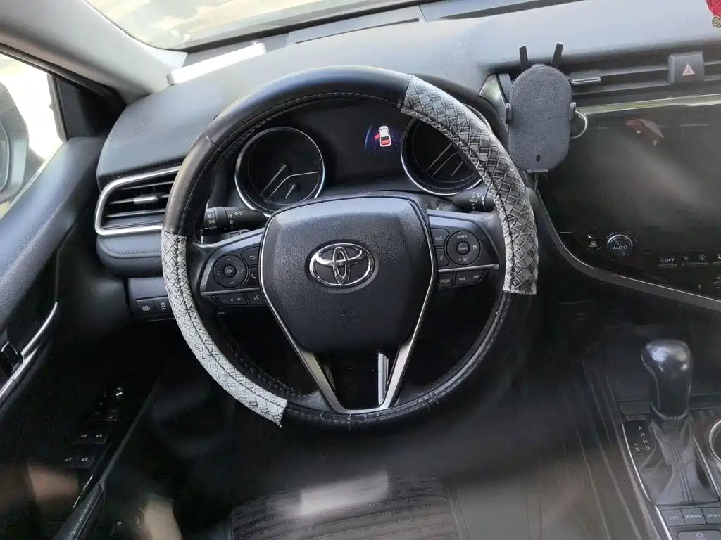 Toyota Camry — миниатюра 6