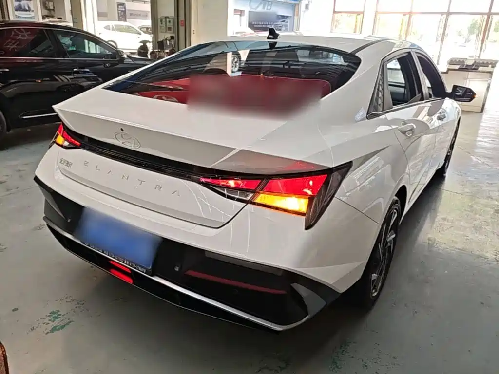 Hyundai Elantra — миниатюра 7