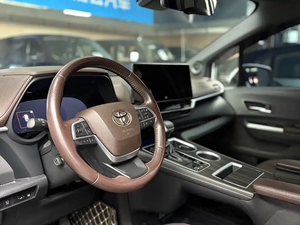Toyota Sienna — миниатюра 4