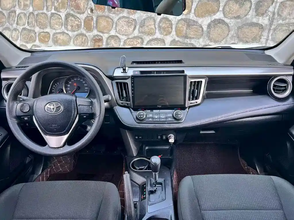Toyota RAV4 — миниатюра 5