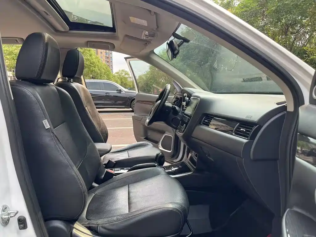 Mitsubishi Outlander — миниатюра 9