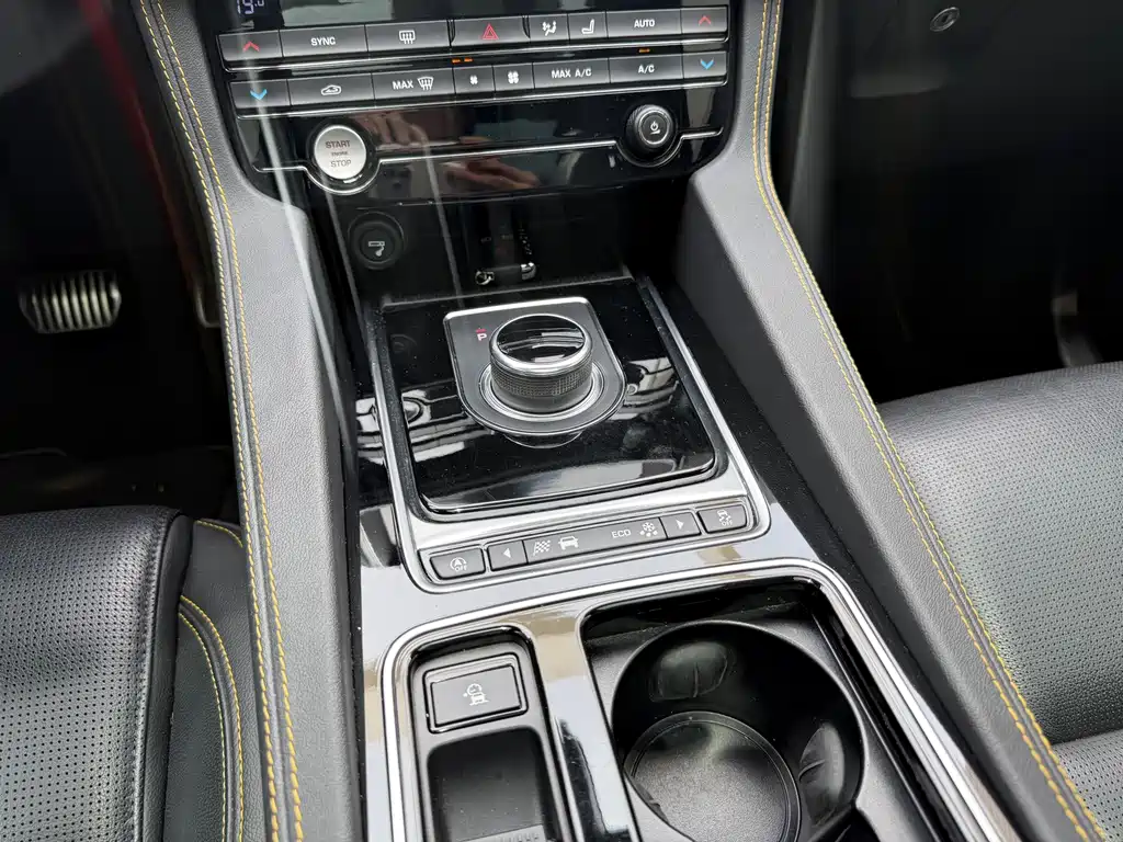 Jaguar F-PACE — миниатюра 19