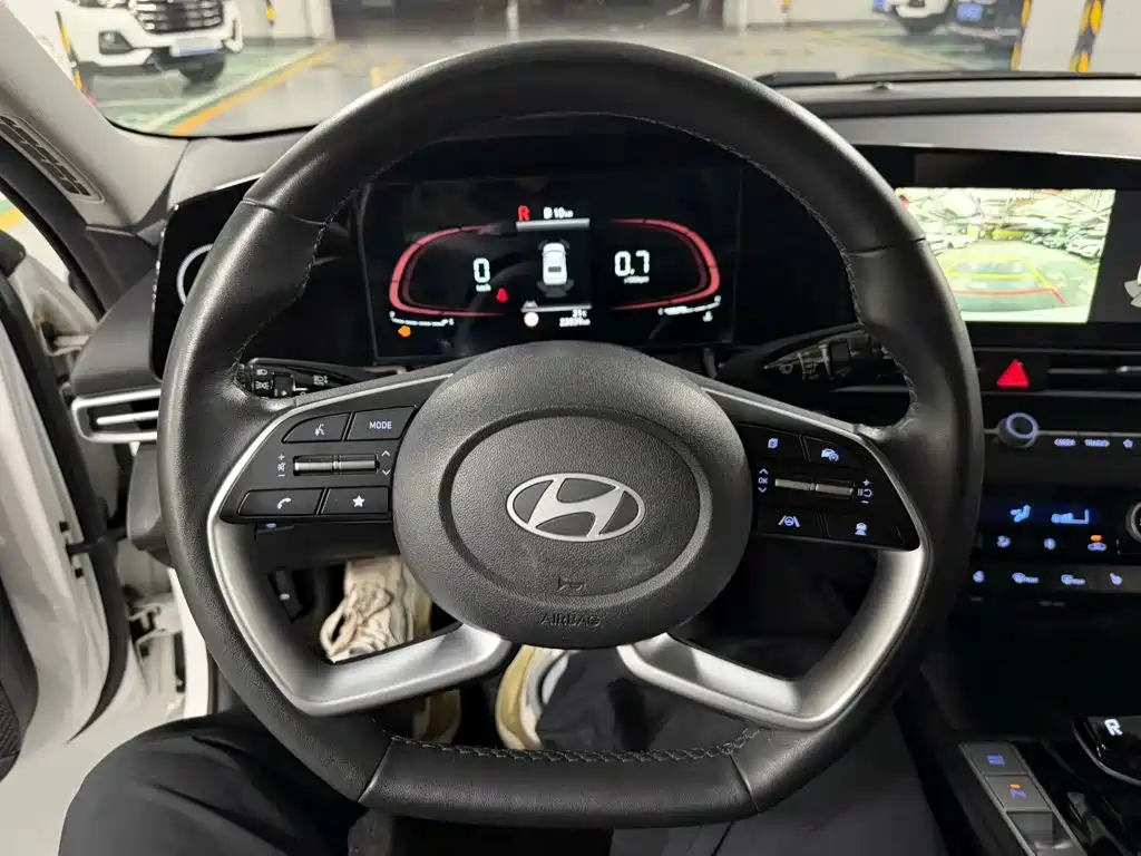 Hyundai Elantra — миниатюра 11