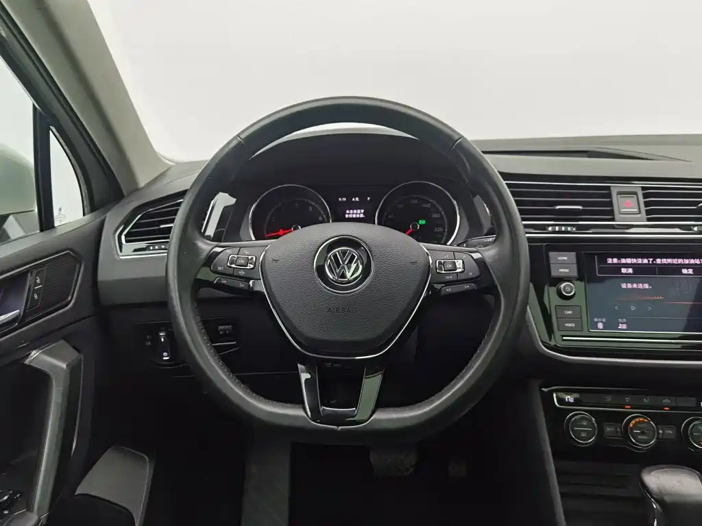 Volkswagen Tiguan L — миниатюра 11