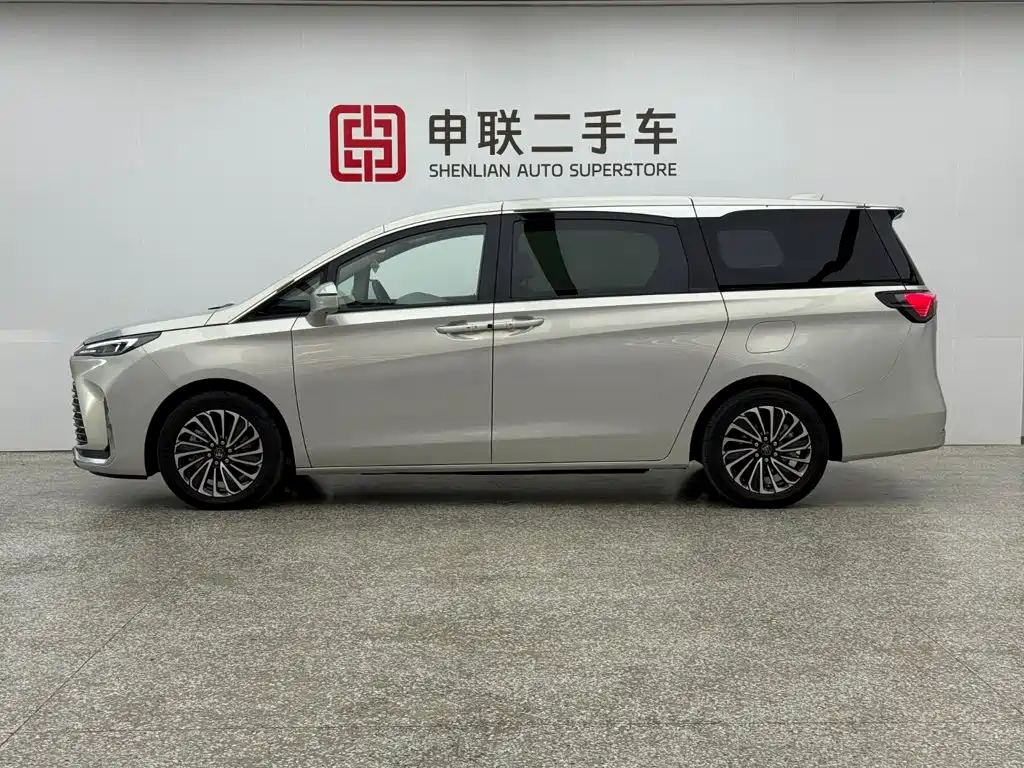 Buick GL8 Hybrid — миниатюра 3