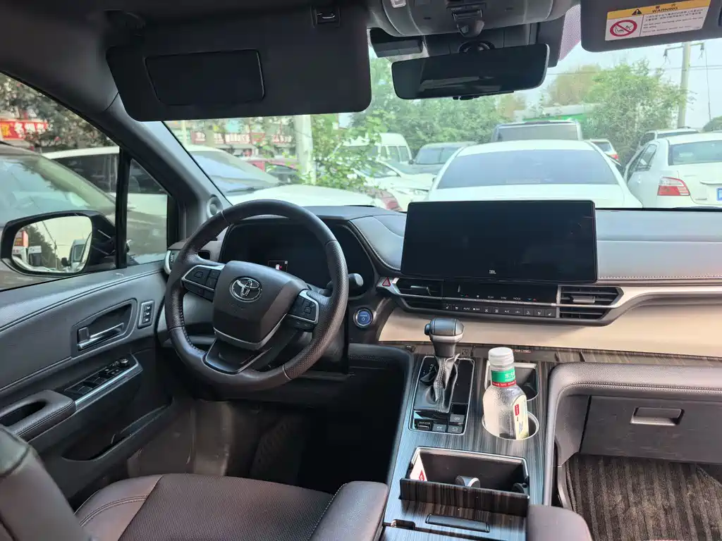 Toyota Granvia — миниатюра 5