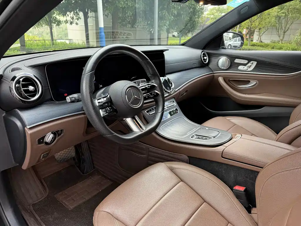 Mercedes-Benz E-Class — миниатюра 4