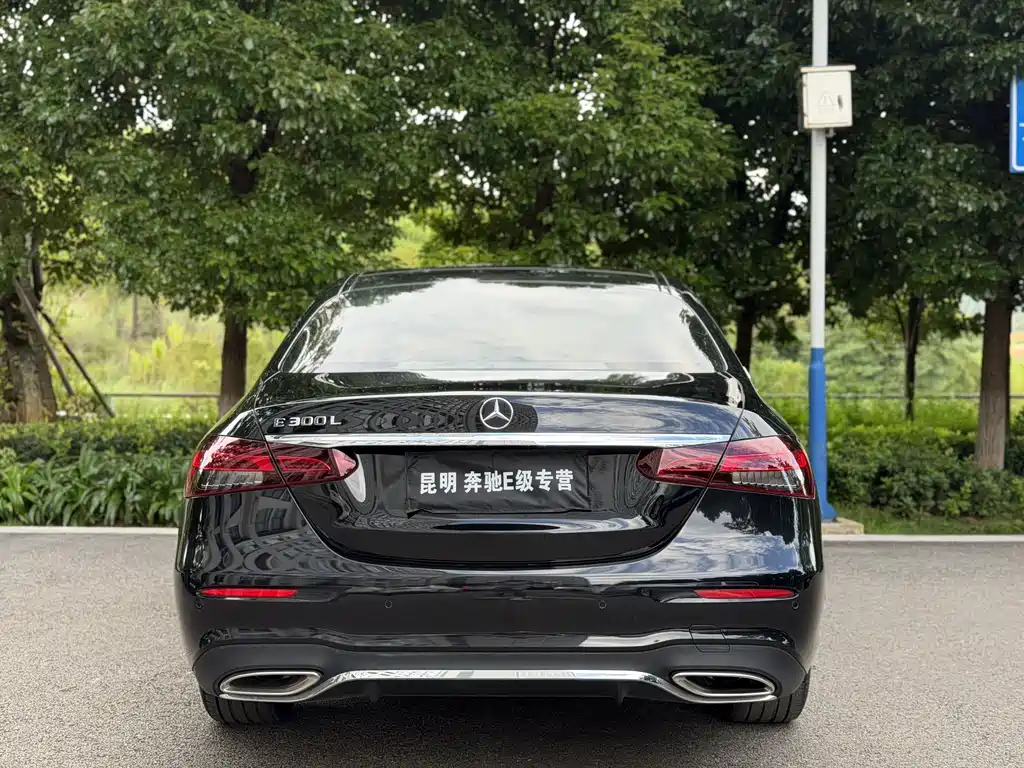 Mercedes-Benz E-Class — миниатюра 8