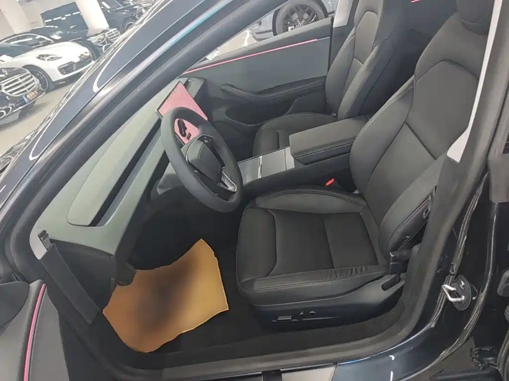 Tesla Model 3 — миниатюра 15