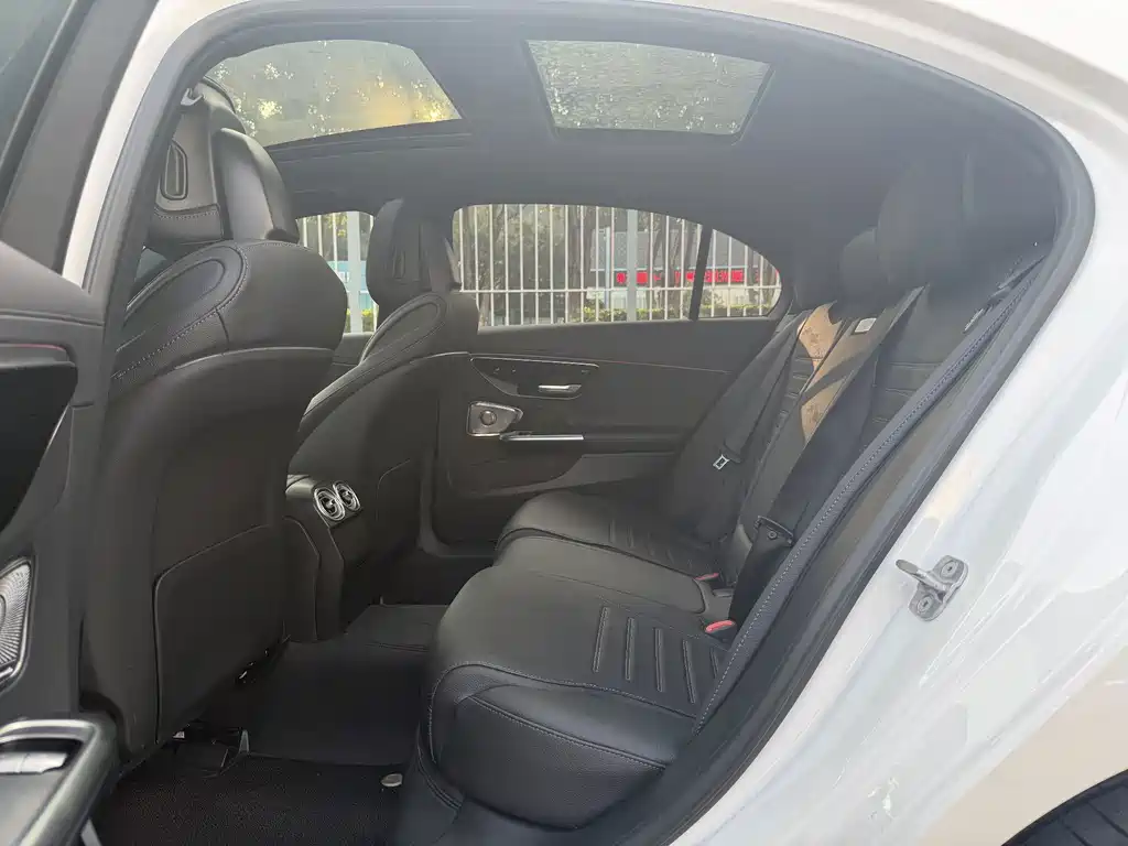 Mercedes-Benz C-Class — миниатюра 9