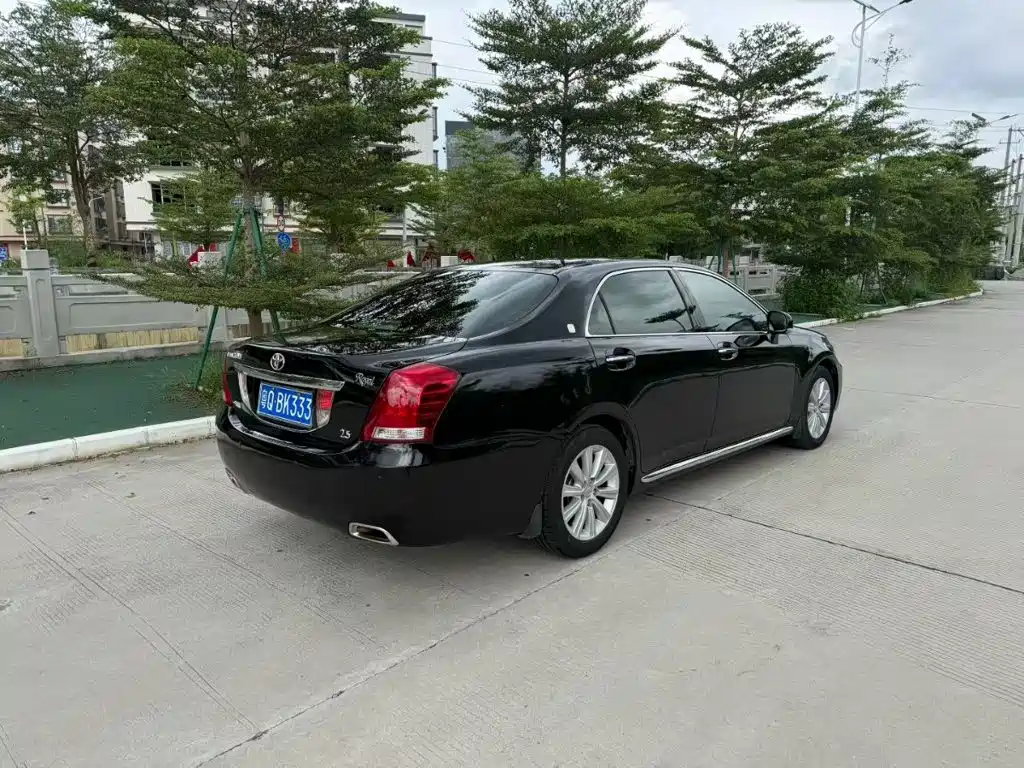 Toyota Crown — миниатюра 4