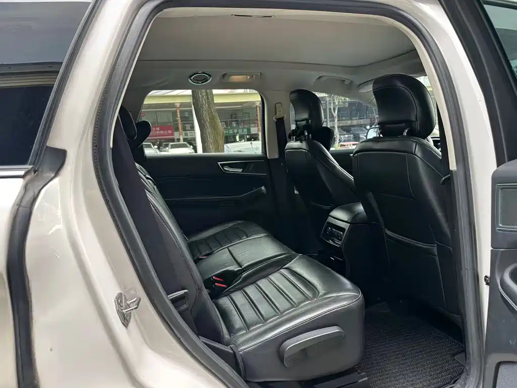 Ford Edge — миниатюра 9
