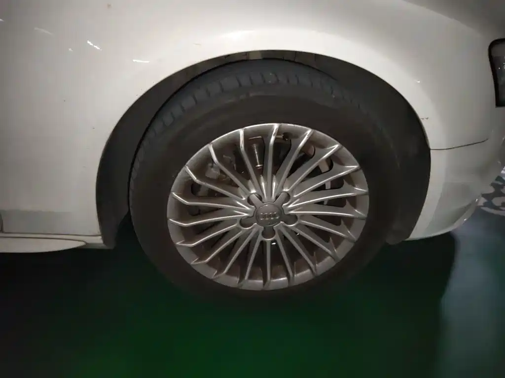 Audi A4L — миниатюра 8