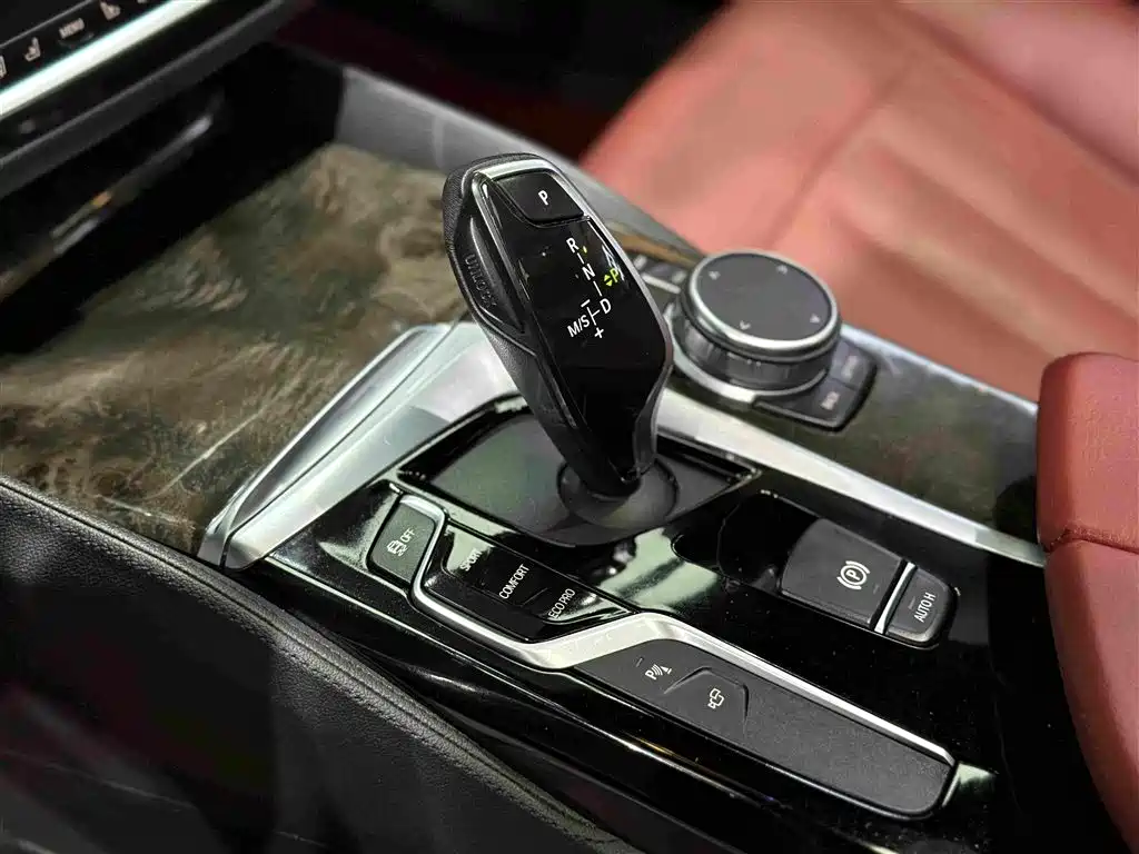 BMW 5 Series — миниатюра 16