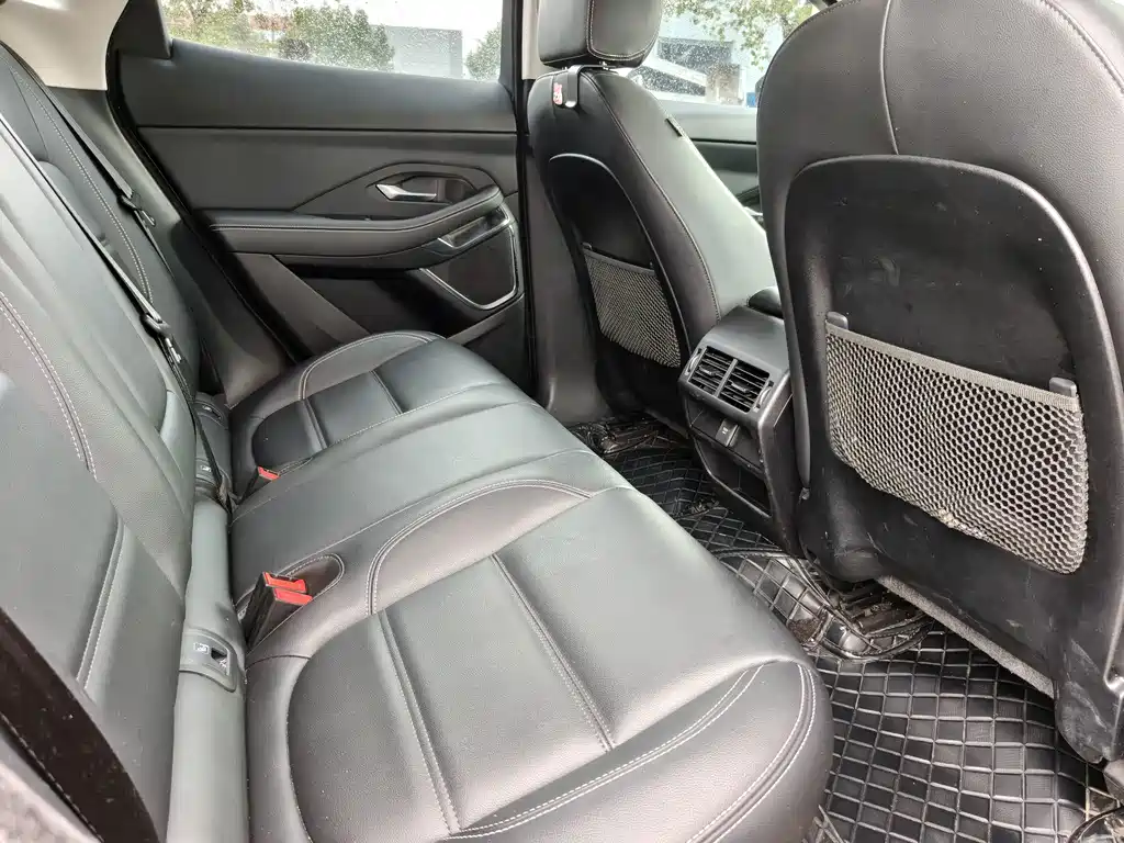 Jaguar E-PACE — миниатюра 17