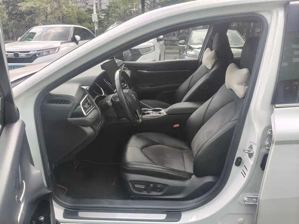 Toyota Camry — миниатюра 8