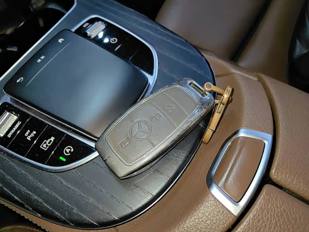 Mercedes-Benz E-Class — миниатюра 9