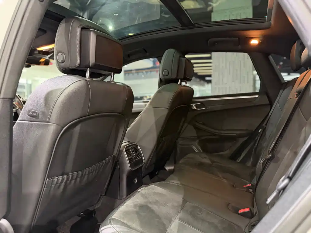 Porsche Macan — миниатюра 7