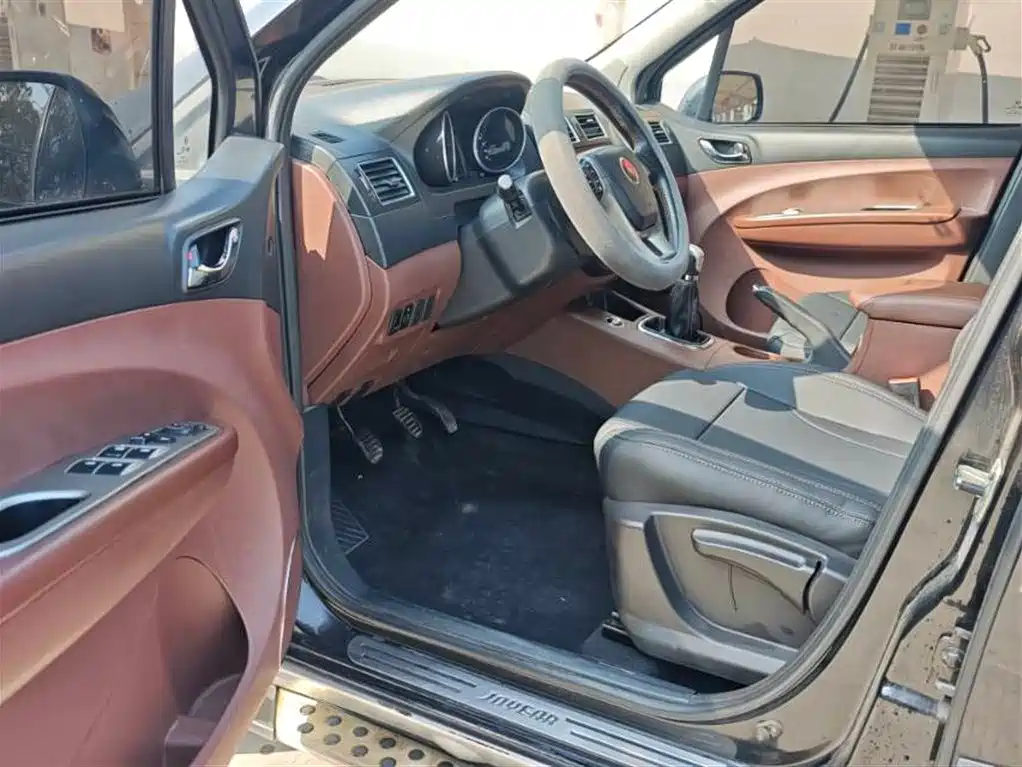 Dongfeng X5 2016 1.6L MT Premium