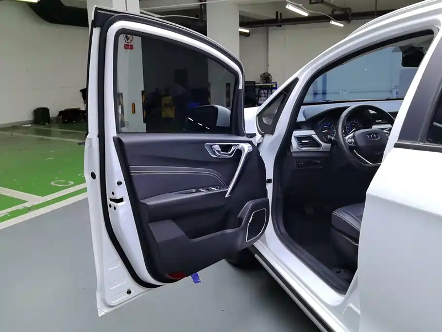 Geely Vision X3 — миниатюра 7
