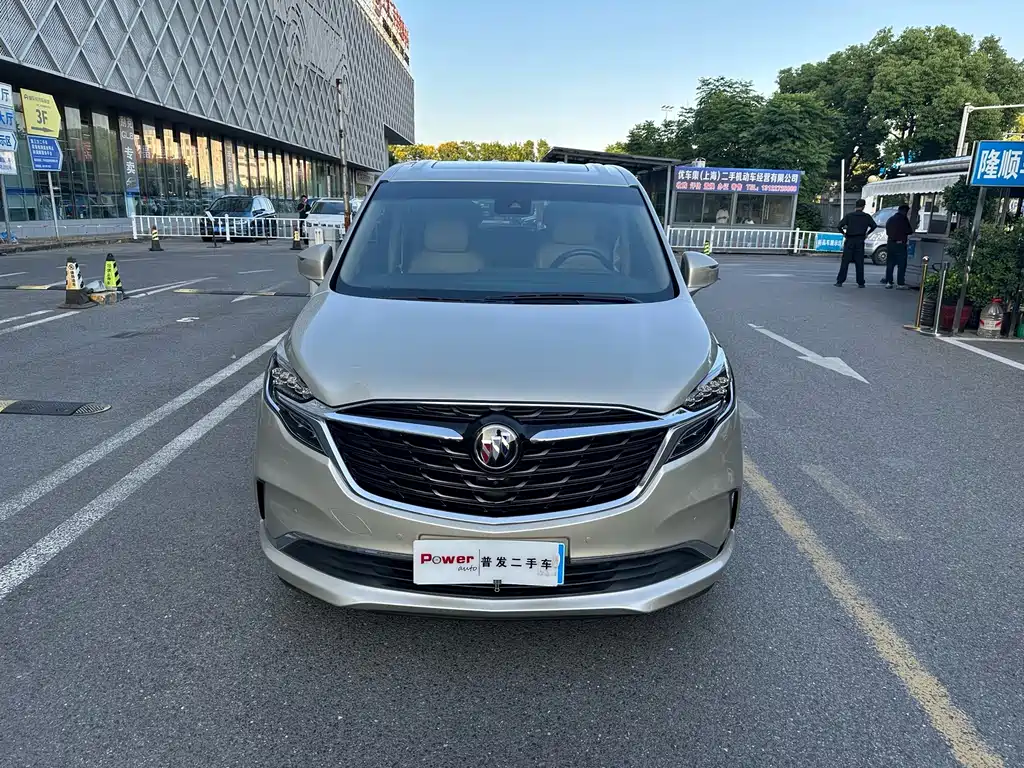 Buick GL8 — миниатюра 2