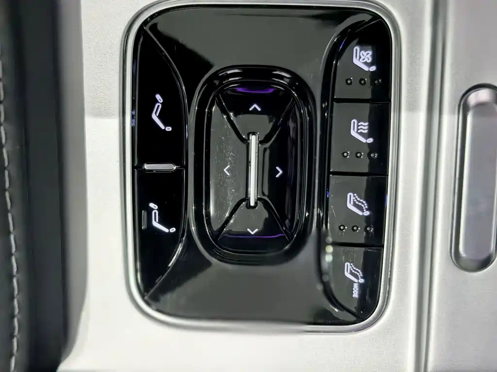 XPeng X9 — миниатюра 10