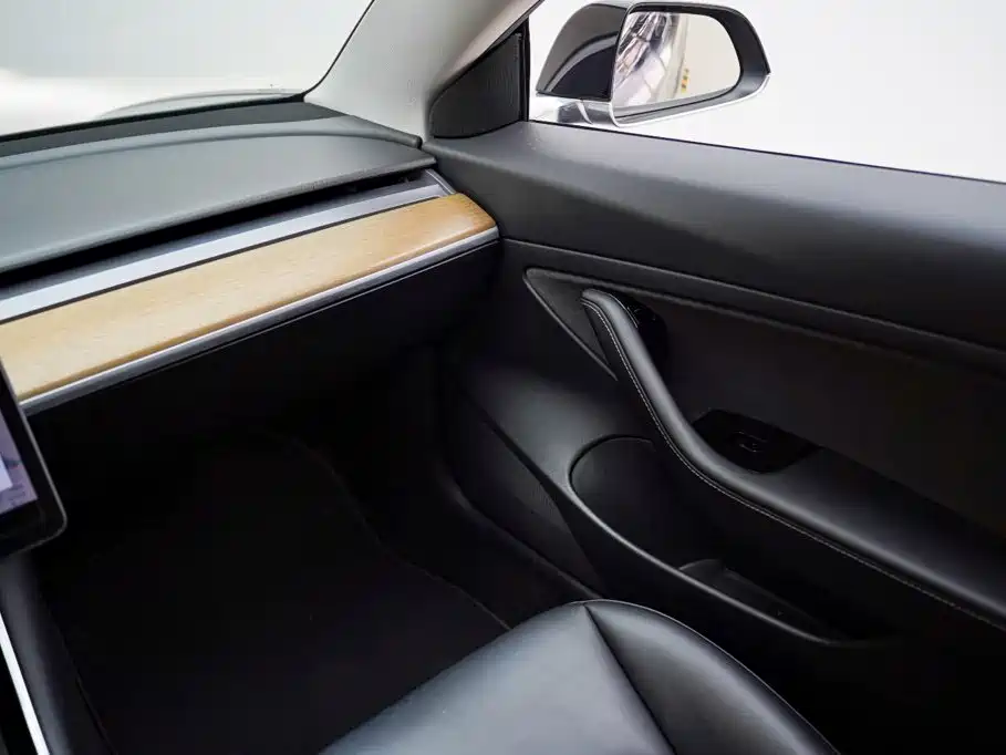 Tesla Model 3 — миниатюра 9