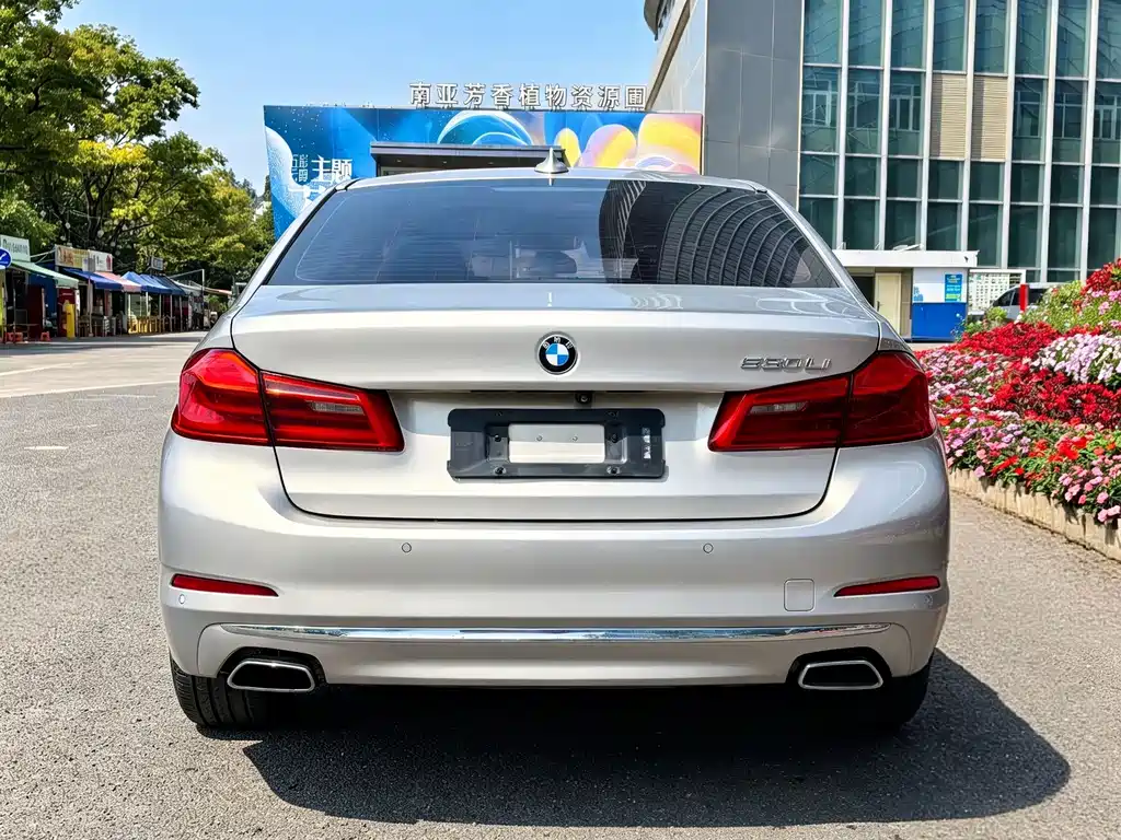 BMW 5 Series — миниатюра 11