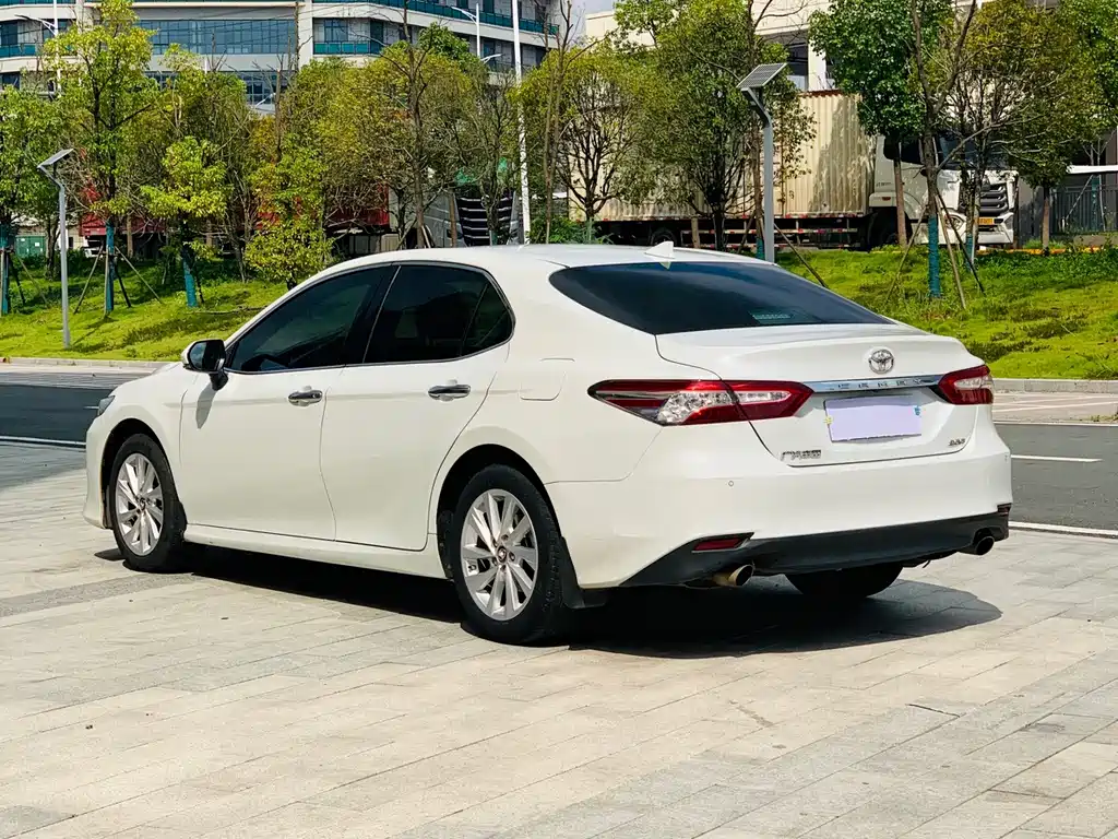 Toyota Camry — миниатюра 5