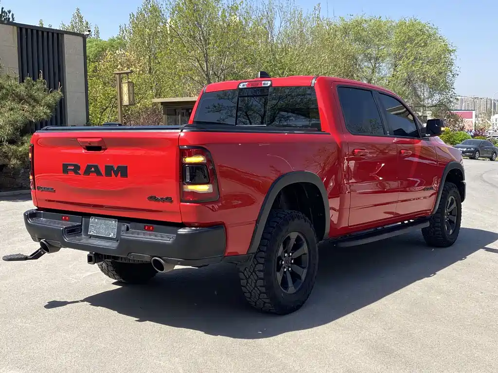 Ram Trucks 2023 5.7L