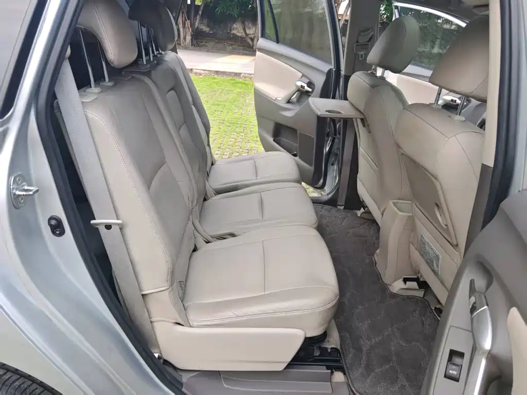 Toyota Verso — миниатюра 8
