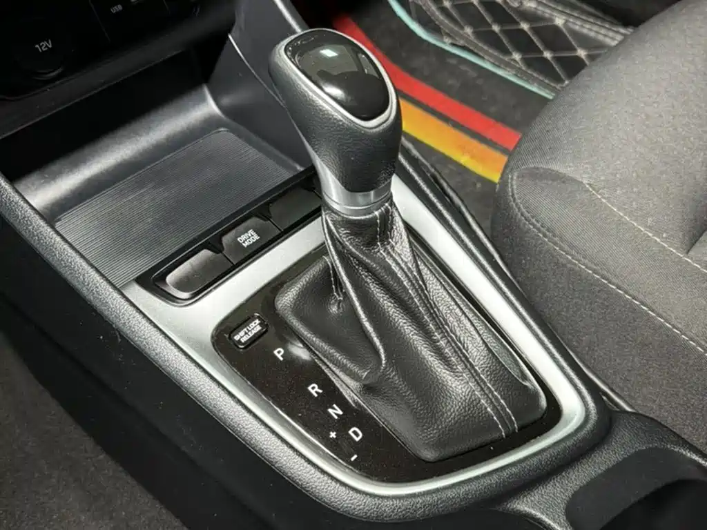Hyundai Elantra — миниатюра 12
