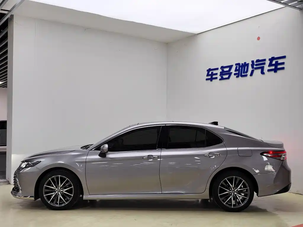 Toyota Camry — миниатюра 4