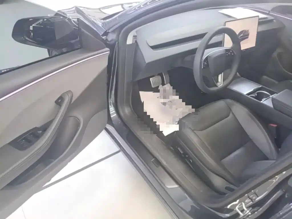 Tesla Model 3 — миниатюра 16