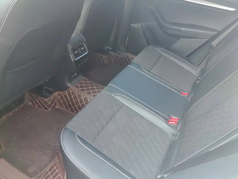 Skoda Karoq — миниатюра 11