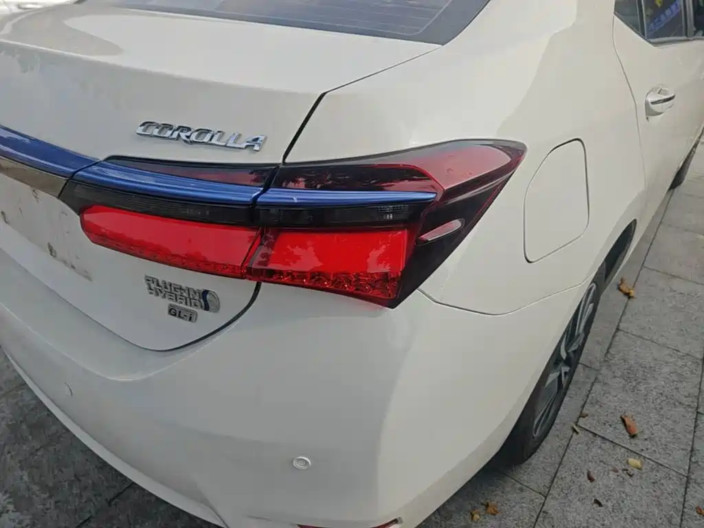 Toyota Corolla Hybrid — миниатюра 8