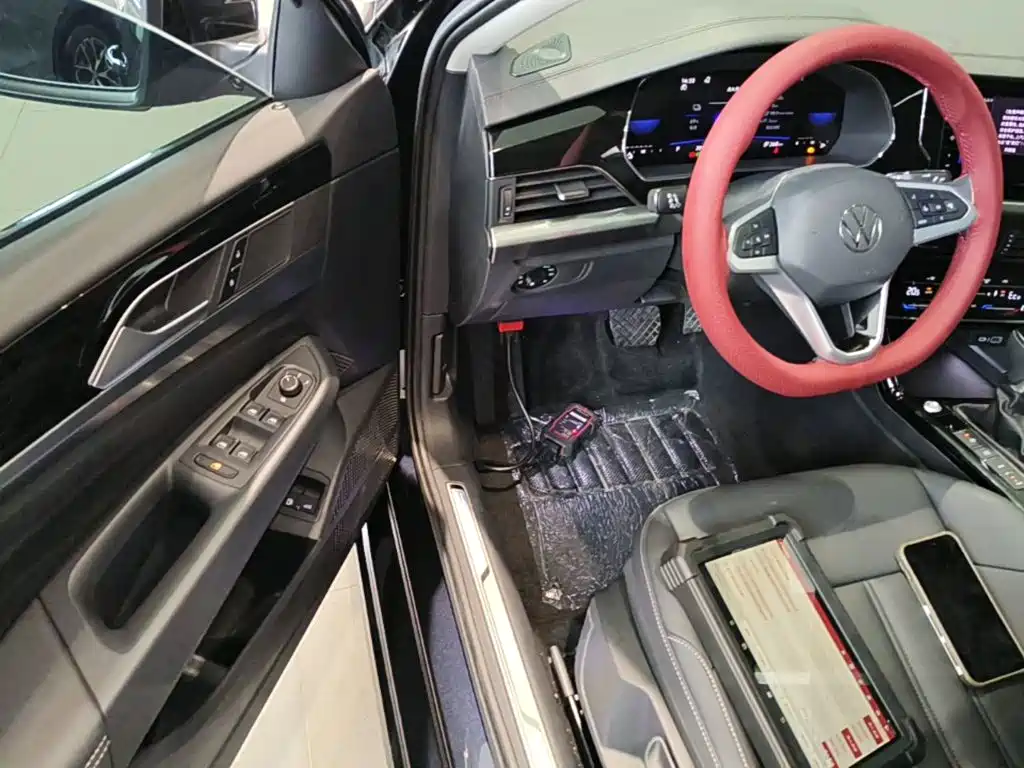 Volkswagen Passat PHEV — миниатюра 16