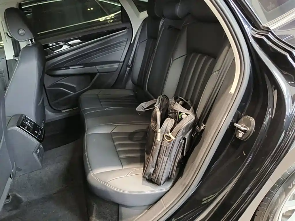 Volkswagen Passat PHEV — миниатюра 17