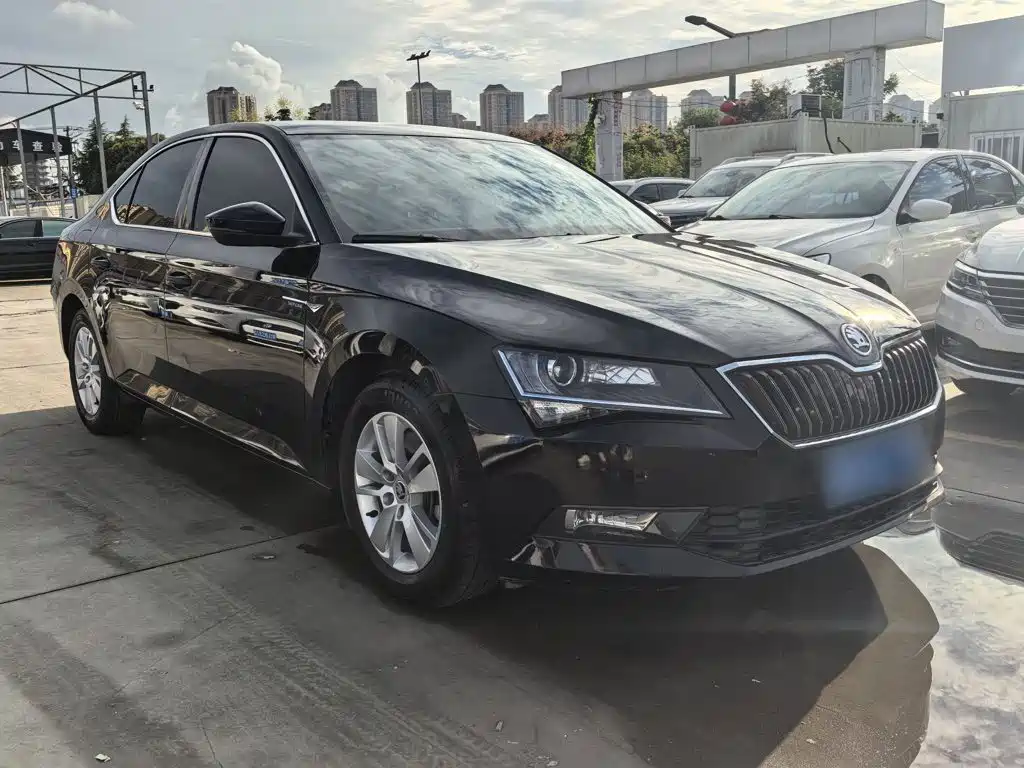Skoda Superb — миниатюра 4