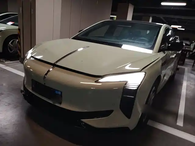 2026 Hongqi EH7
