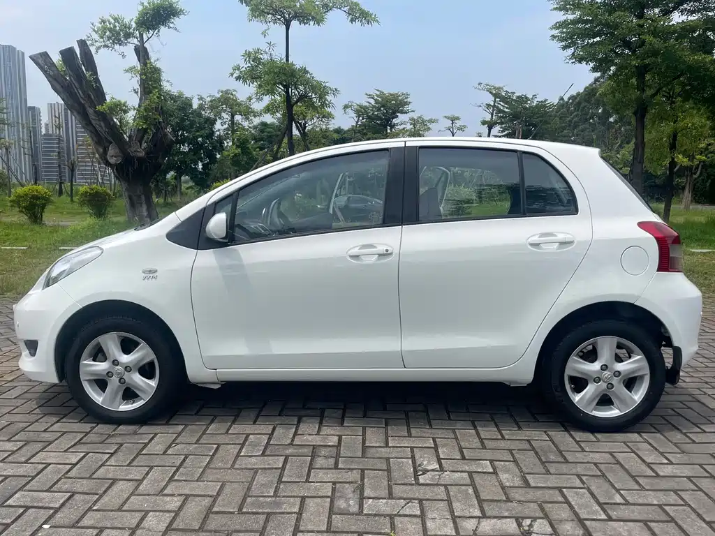 Toyota Yaris — миниатюра 11
