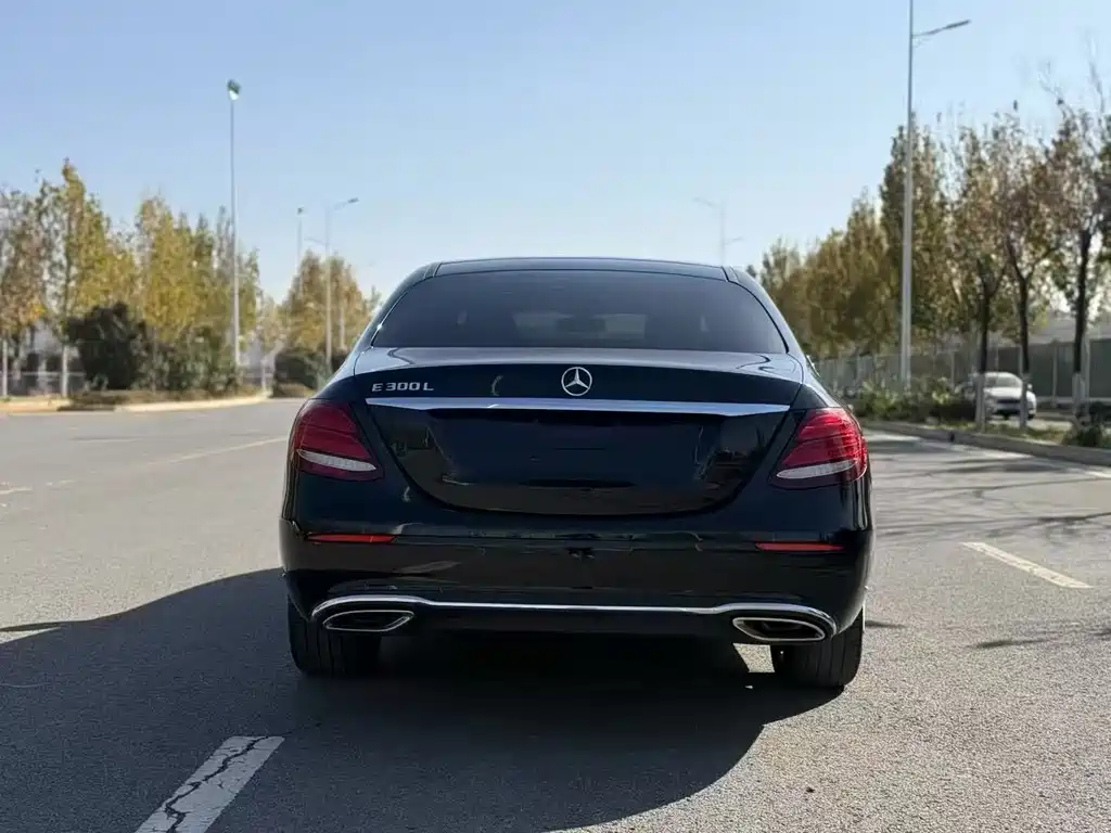 Mercedes-Benz E-Class — миниатюра 5