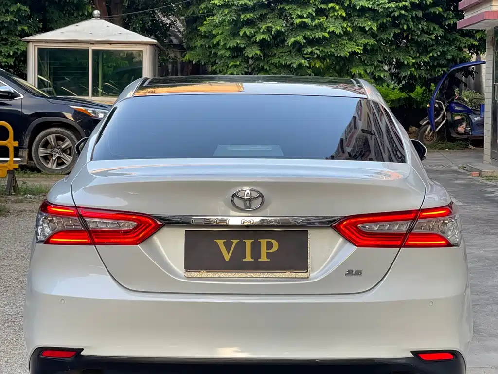 Toyota Camry — миниатюра 8