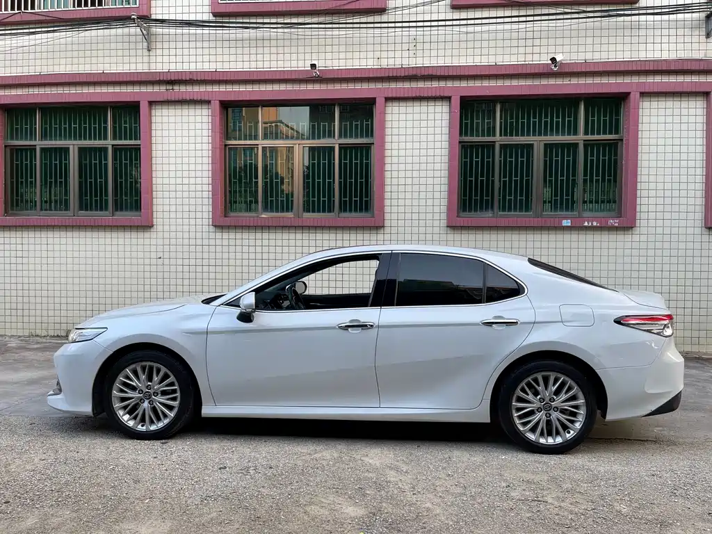 Toyota Camry — миниатюра 16