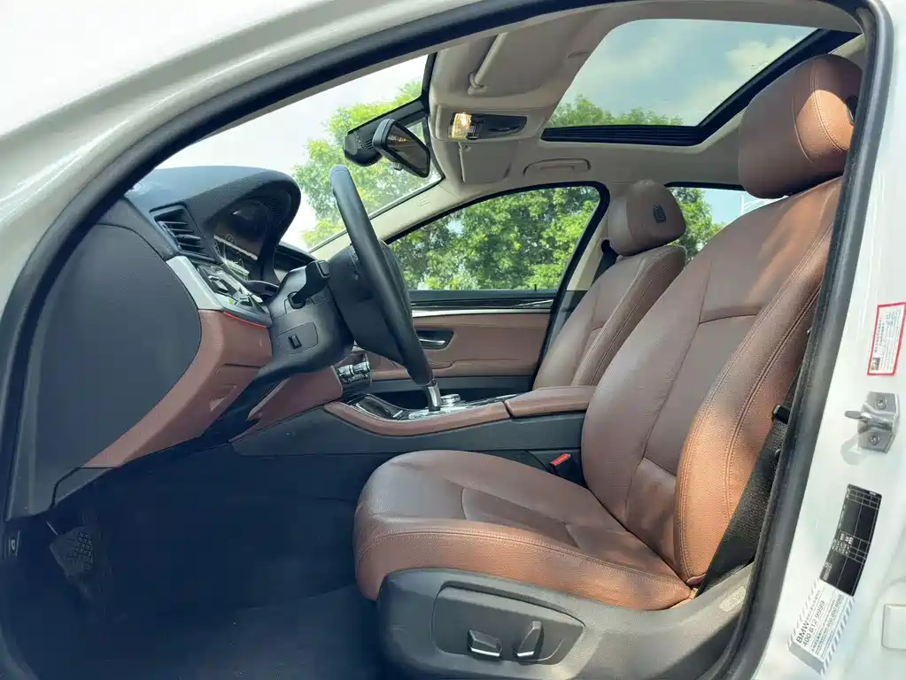 BMW 5 Series — миниатюра 4